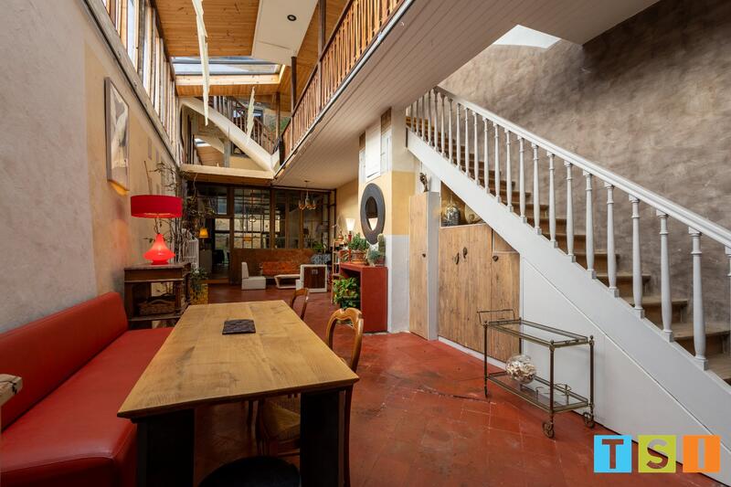 Maison - 200 m² - 8 pièces