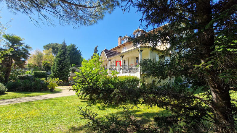Maison - 354 m² - 10 pièces