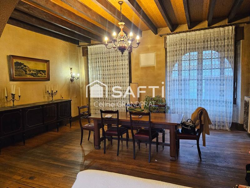 Maison - 260 m² - 9 pièces