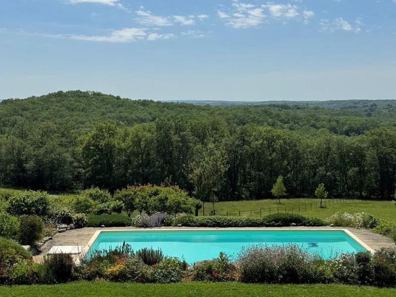 Propriété - 207 m² - 6 pièces