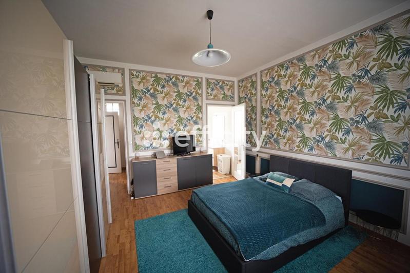 Maison - 220 m² - 8 pièces