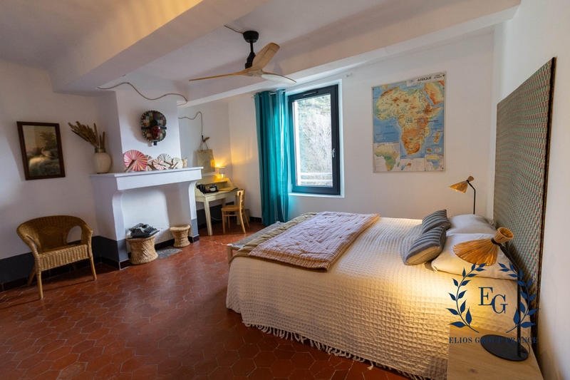 Maison - 482 m² - 14 pièces