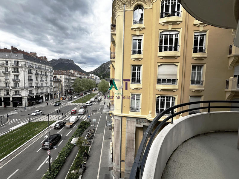 Appartement - 85 m² - 3 pièces