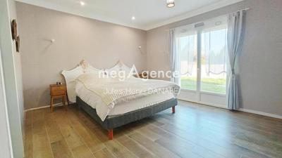 Maison - 223 m² - 7 pièces