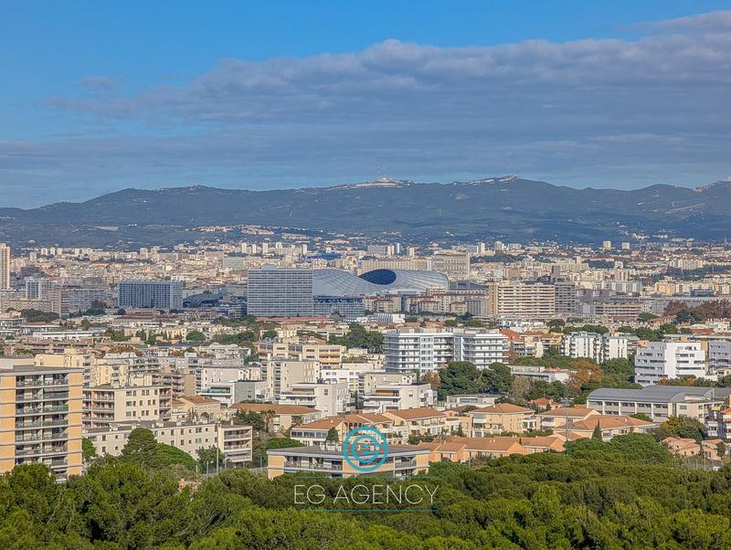 Appartement - 90 m² - 4 pièces