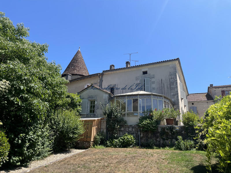 Maison - 253 m² - 13 pièces