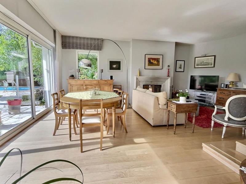 Maison - 235 m² - 8 pièces