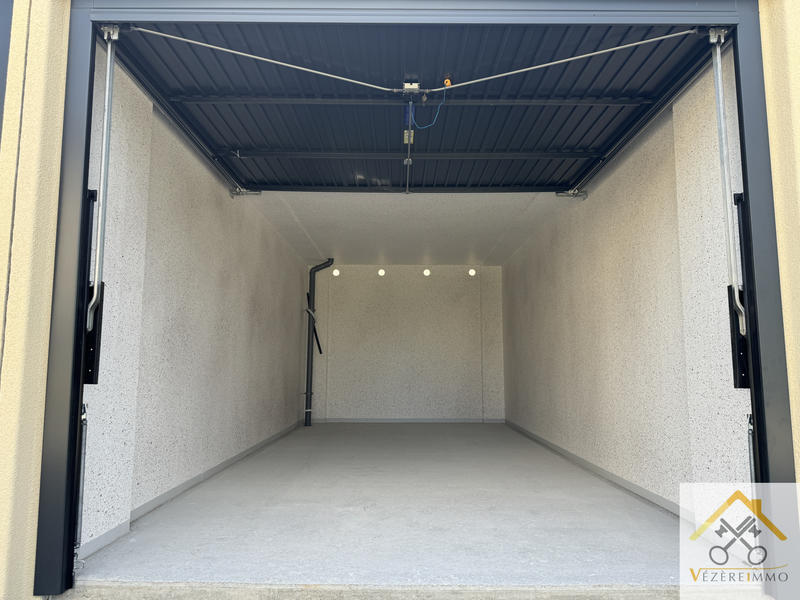 Parking / Garage - 15 m²