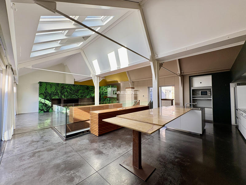 Maison - 435 m² - 5 pièces