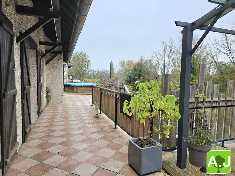 Maison traditionnelle - 178 m² - 8 pièces