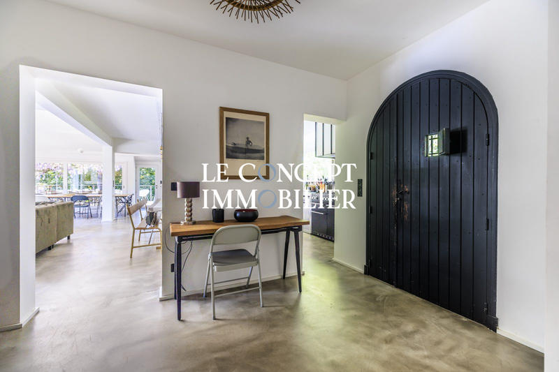 Villa - 270 m² - 9 pièces