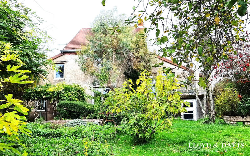 Maison - 210 m² - 7 pièces