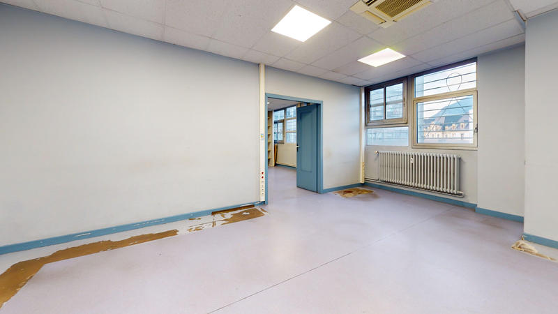 Local d'activité / Entrepôt - 237 m² - 7 pièces