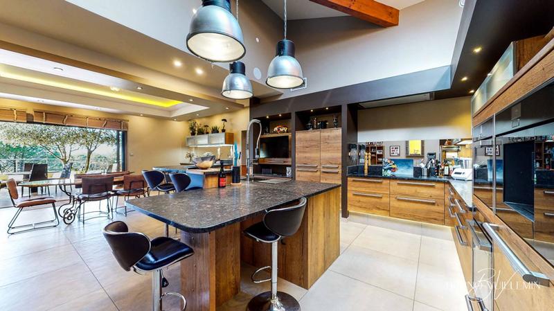 Villa - 285 m² - 12 pièces