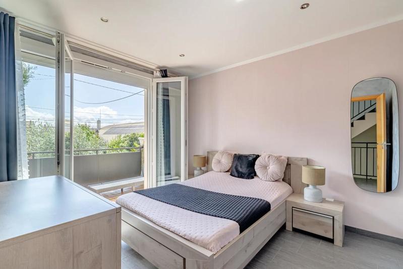 Maison - 213 m² - 6 pièces