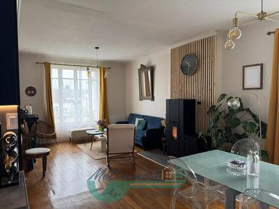 Maison - 165 m² - 9 pièces