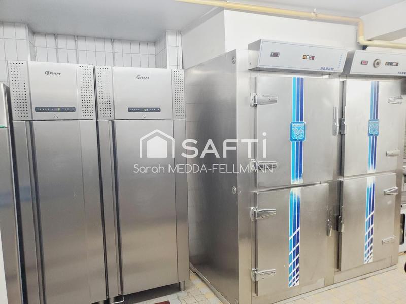 Local commercial - 1 257 m² - 30 pièces