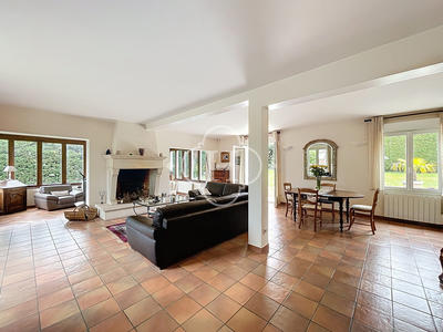 Maison - 168 m² - 8 pièces