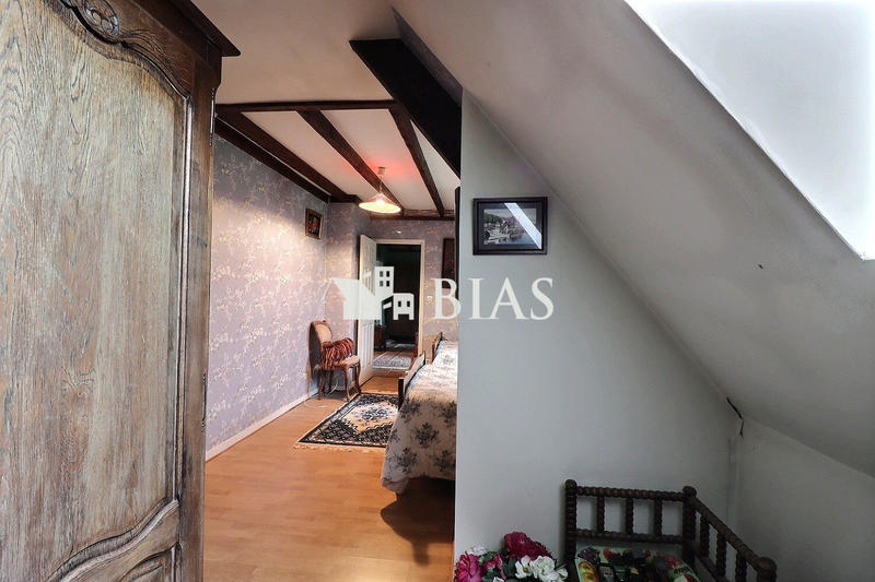 Maison traditionnelle - 180 m² - 7 pièces