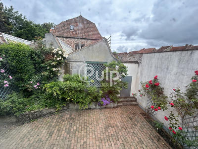 Maison - 180 m² - 7 pièces