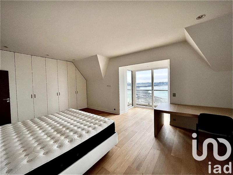 Maison - 360 m² - 13 pièces