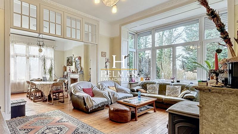 Maison - 236 m² - 9 pièces