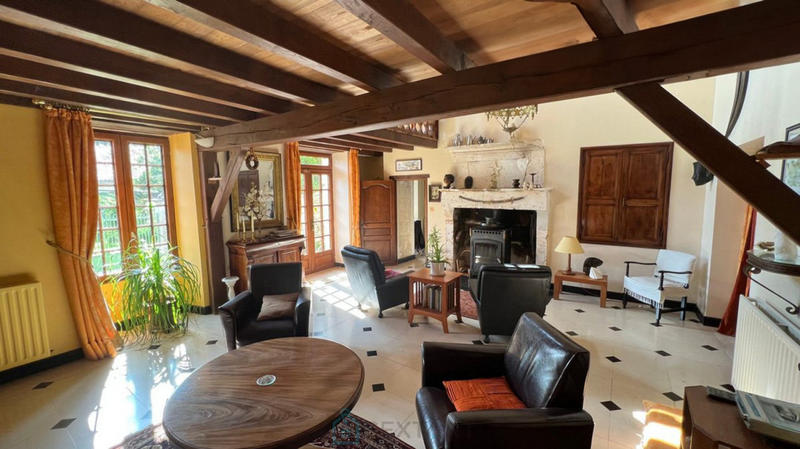 Maison - 380 m² - 12 pièces