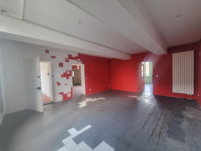 Maison - 241 m² - 11 pièces
