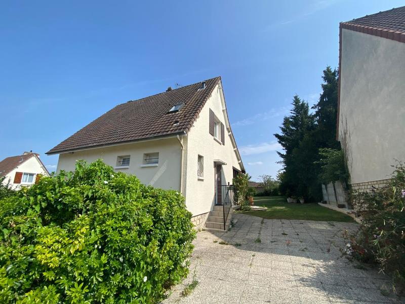 Maison traditionnelle - 106 m² - 4 pièces