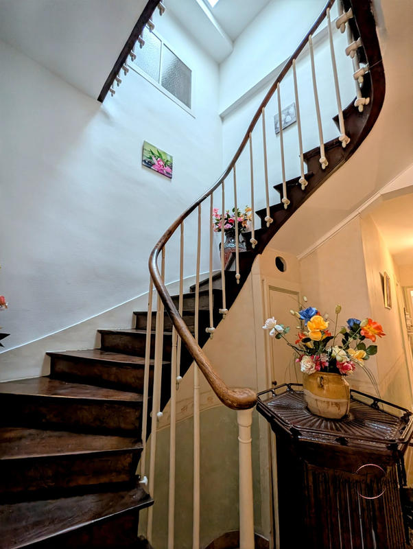 Maison - 220 m² - 6 pièces