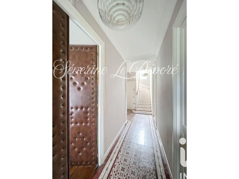 Maison - 245 m² - 10 pièces