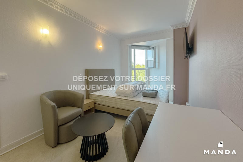 Chambre - 14 m² - 6 pièces