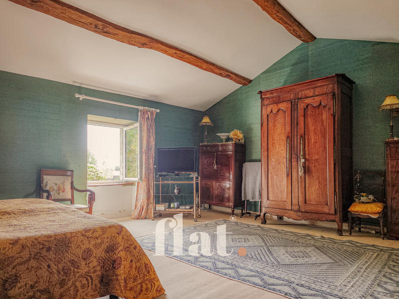 Propriété - 351 m² - 6 pièces