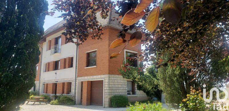 Maison - 303 m² - 9 pièces