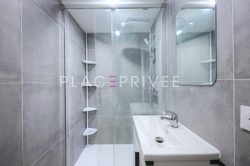 Appartement - 85 m² - 5 pièces