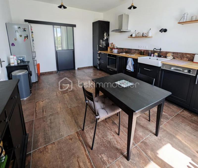 Propriété - 210 m² - 5 pièces