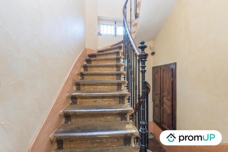 Maison - 320 m² - 111 pièces