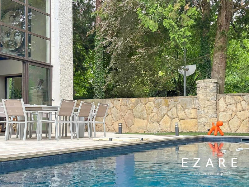 Maison - 249 m² - 8 pièces