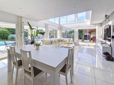 Maison - 166 m² - 6 pièces