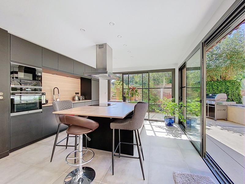 Maison - 263 m² - 7 pièces