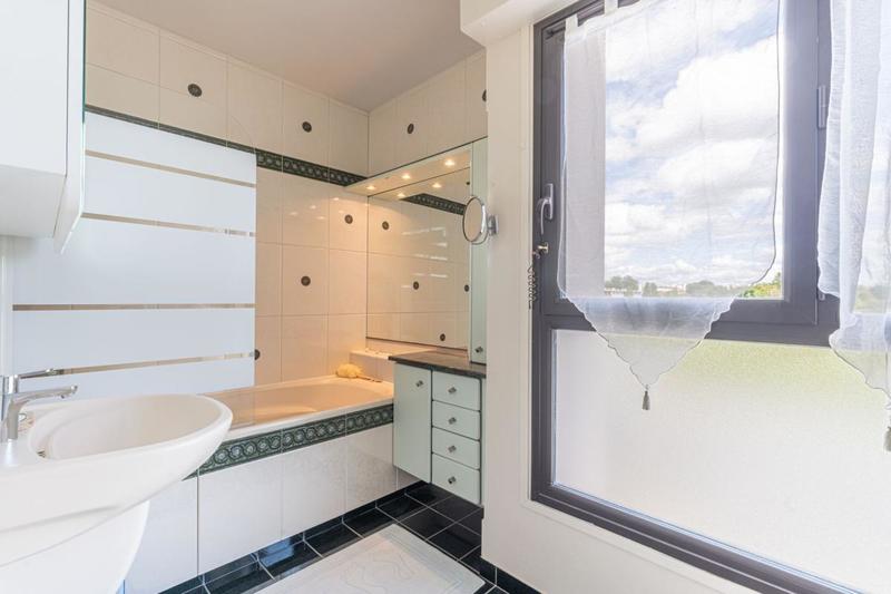 Appartement - 121 m² - 6 pièces