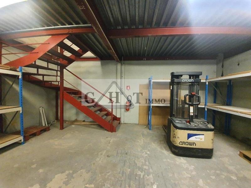 Entrepôt - 250 m²