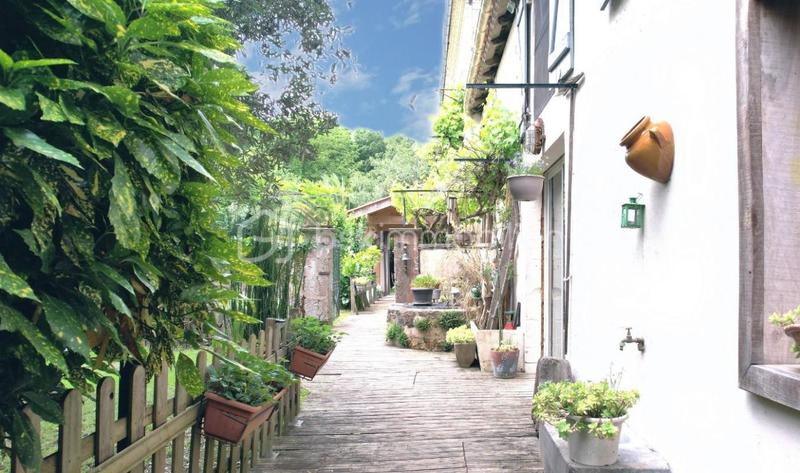 Demeure - 230 m² - 5 pièces