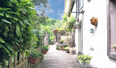 Demeure - 230 m² - 5 pièces