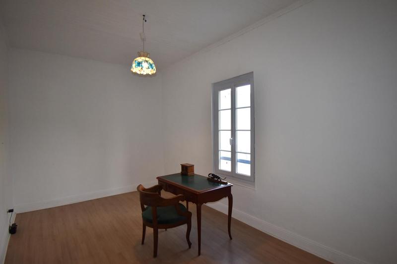 Maison - 250 m² - 8 pièces