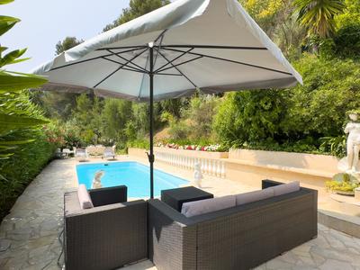 Maison - 204 m² - 6 pièces