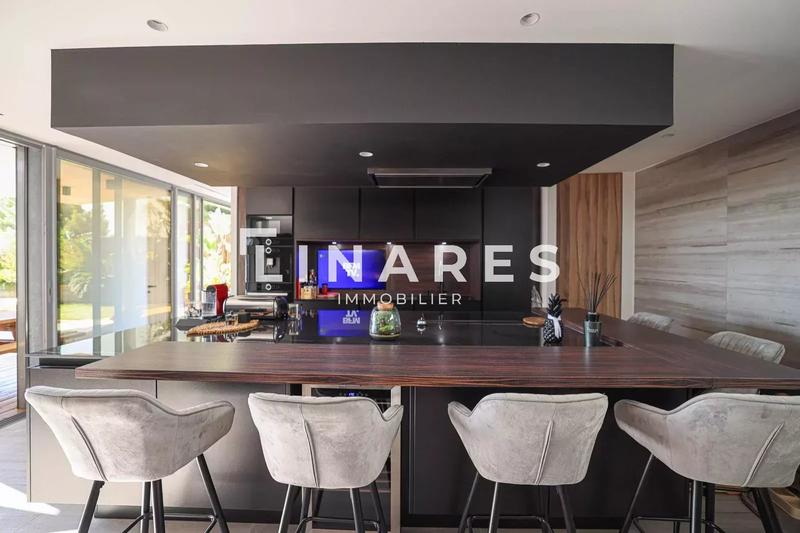 Villa - 250 m² - 6 pièces