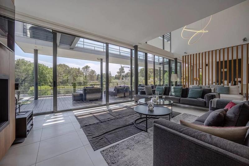 Maison - 480 m² - 8 pièces