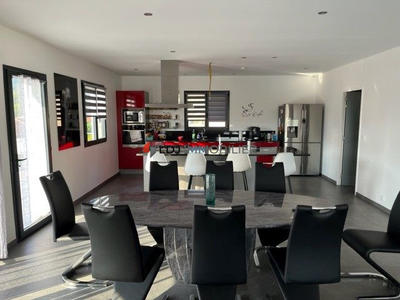 Villa - 200 m² - 5 pièces