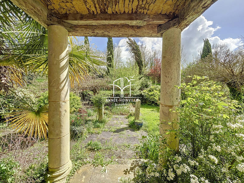 Maison - 245 m² - 8 pièces